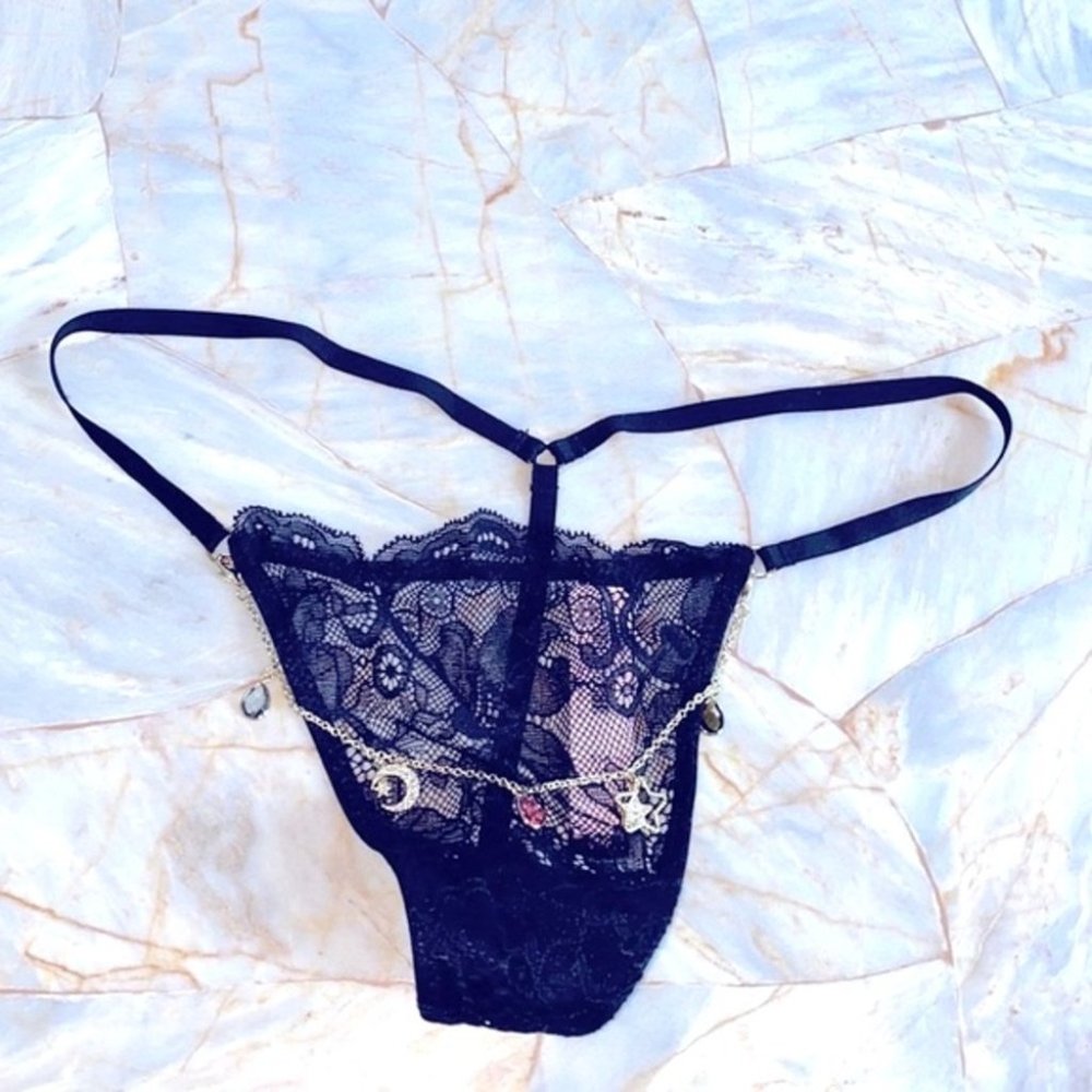 New VERY SEXY Lace V-String Charm Panty Thong Black Large
